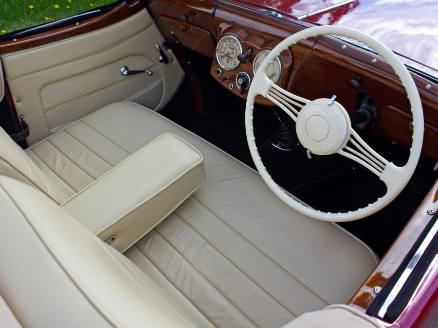 Интерьер Triumph 2000 Roadster (TRA) 1948 года  (фото 4 из 18)